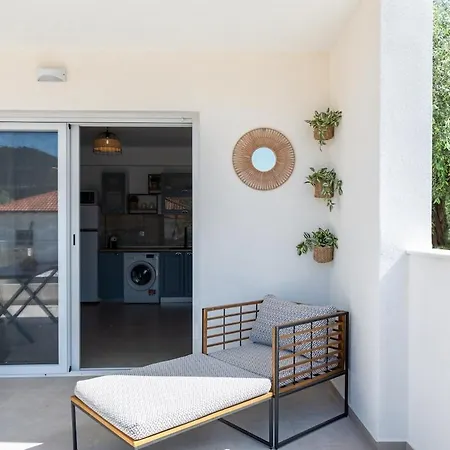 Chrisi Апартаменты